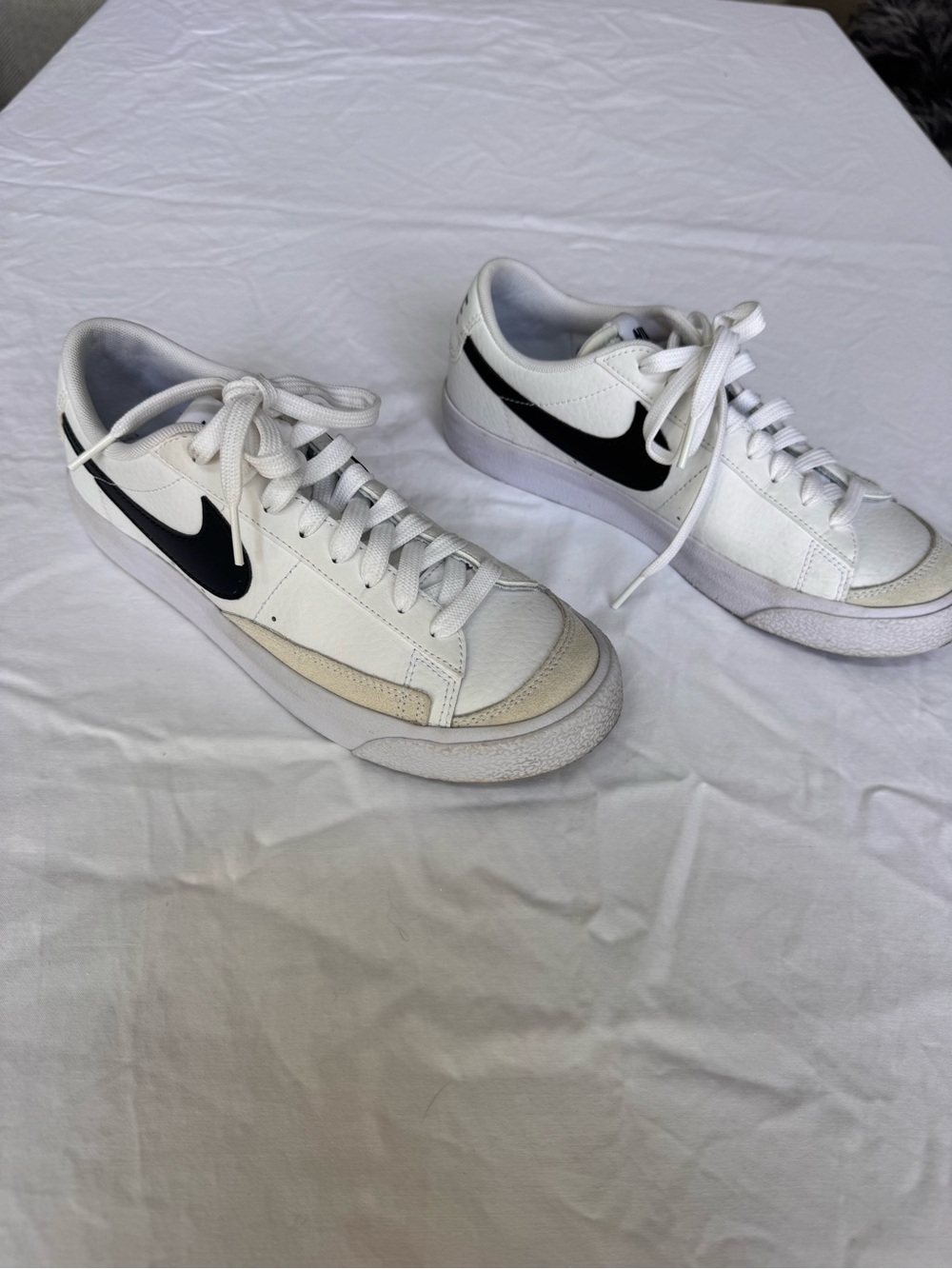 Nike Kids White and Black Low-Top Sneakers